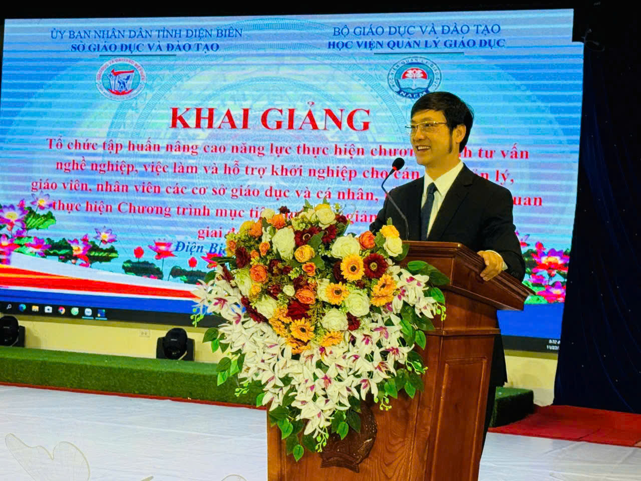 Khóa tập huấn nâng cao năng lực thực hiện chương trình tư vấn nghề nghiệp, việc làm và hỗ trợ khởi nghiệp cho cán bộ quản lý, giáo viên, nhân viên các cơ sở 888B com đăng nhập và cá nhân, tổ chức có liên quan thực hiện Chương trình mục tiêu quốc gia giảm nghèo bền vững giai đoạn 2021–2025