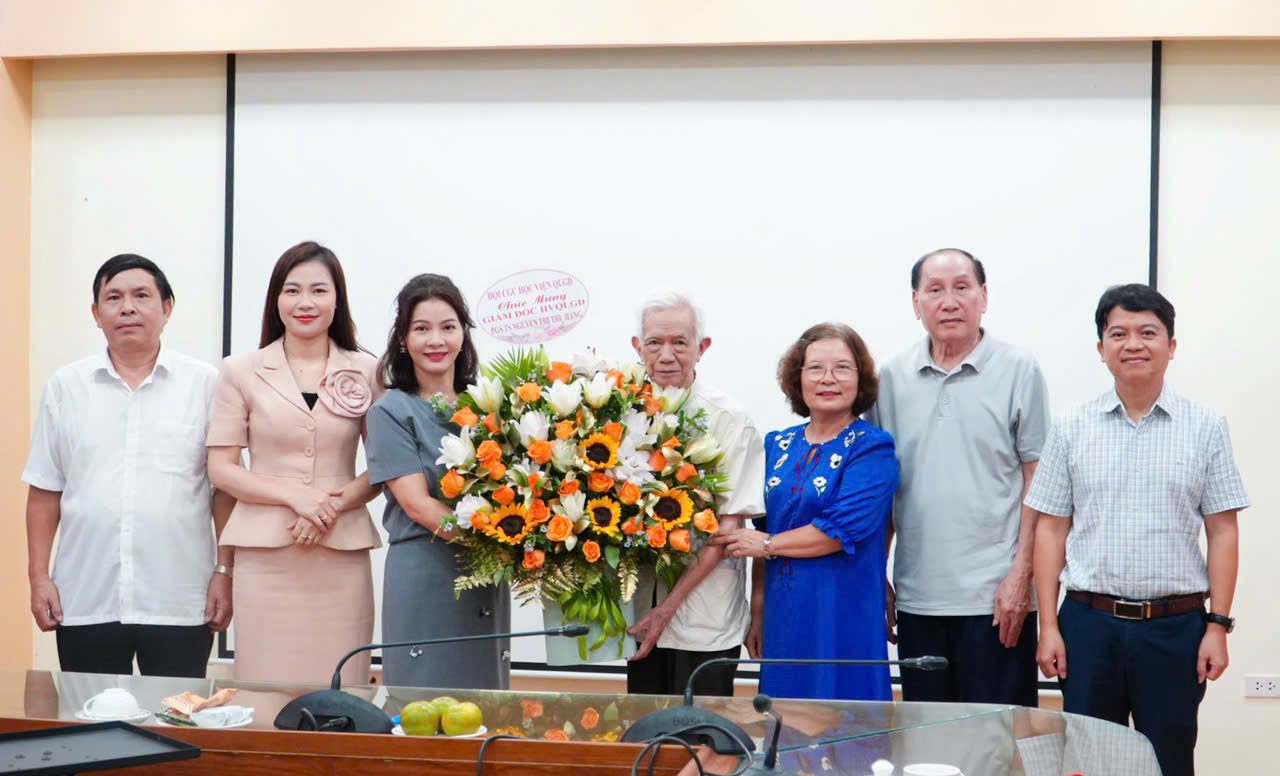 Hướng tới Kỷ niệm 50 năm thành lập 888B tự hào là điểm đến lý tưởng cho những ai đam mê giải trí: Ban Giám đốc 888B19 phiên bản mới làm việc với Hội Cựu giáo chức