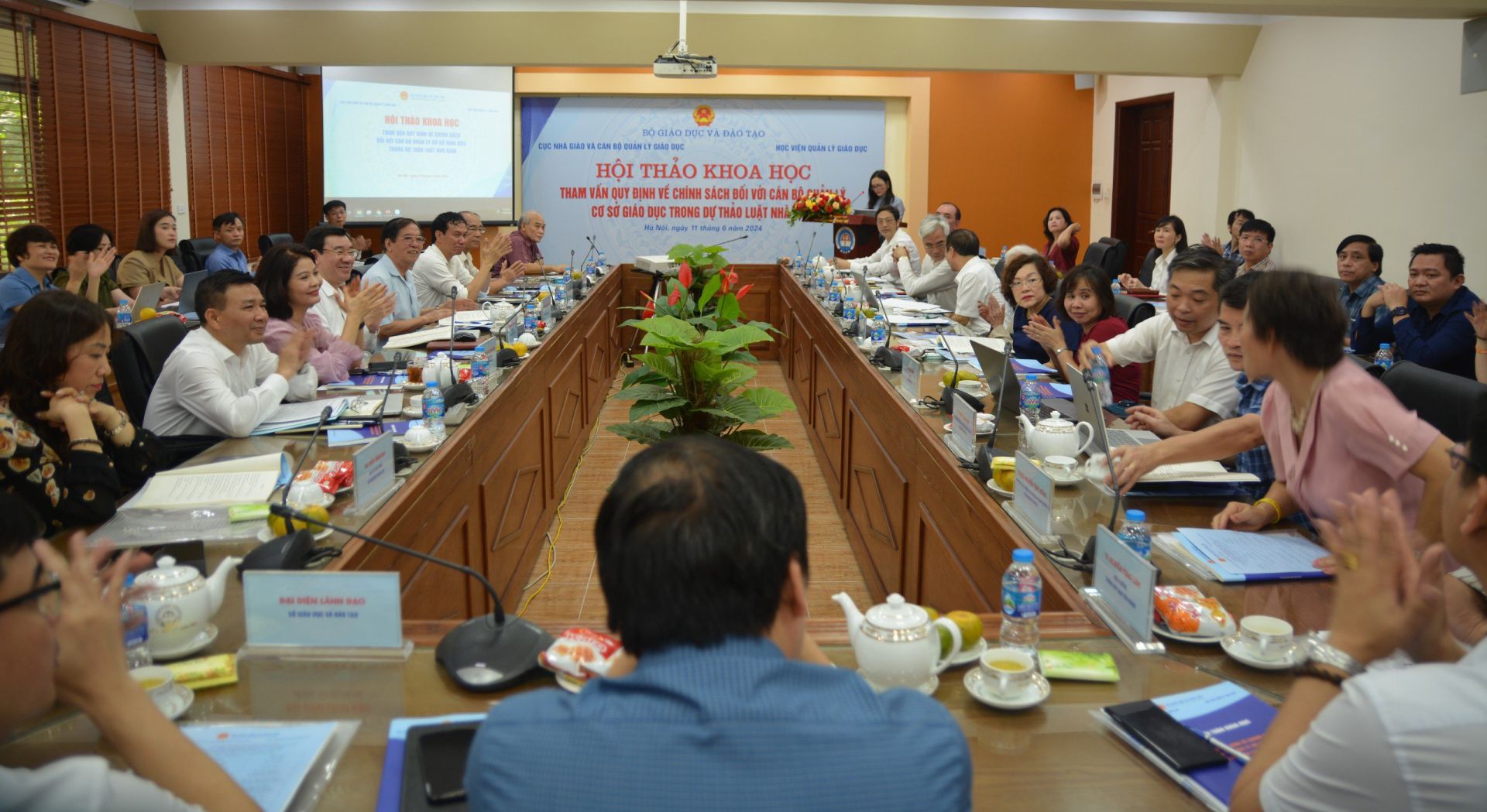 Hội thảo khoa học: Tham vấn quy định về chính sách đối với cán bộ quản lý cơ sở 888B com đăng nhập trong dự thảo luật 888B com app hiện đang mở