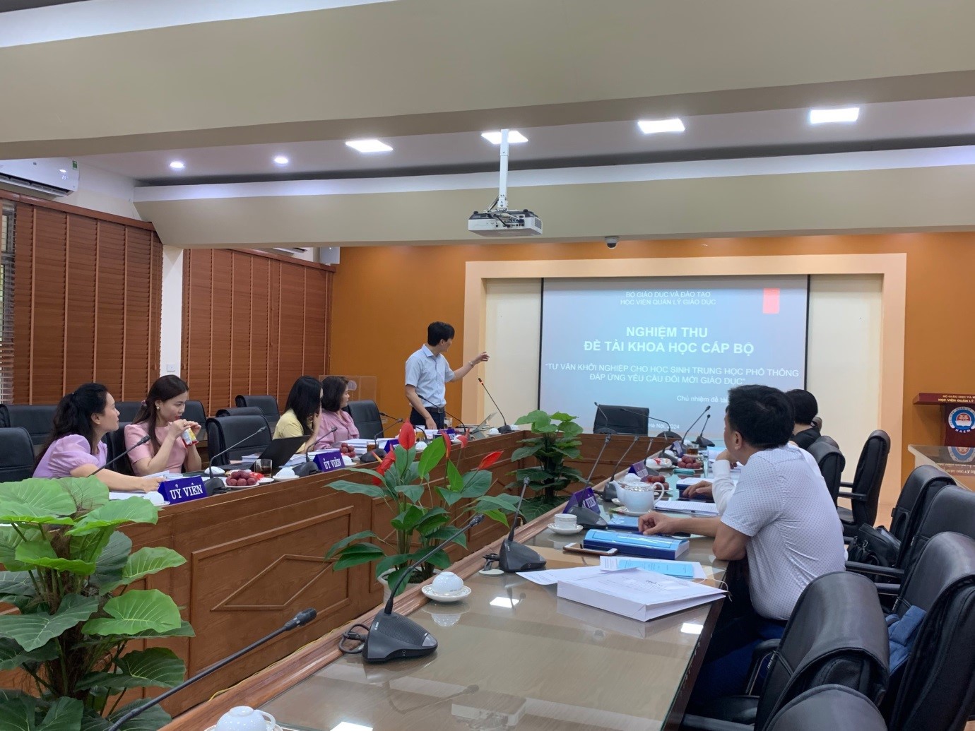 ĐÁNH GIÁ, NGHIỆM THU CẤP CƠ SỞ ĐỀ TÀI KHOA HỌC VÀ CÔNG NGHỆ CẤP BỘ “TƯ VẤN KHỞI NGHIỆP CHO HỌC SINH TRUNG HỌC PHỔ THÔNG ĐÁP ỨNG YÊU CẦU ĐỔI MỚI GIÁO DỤC”