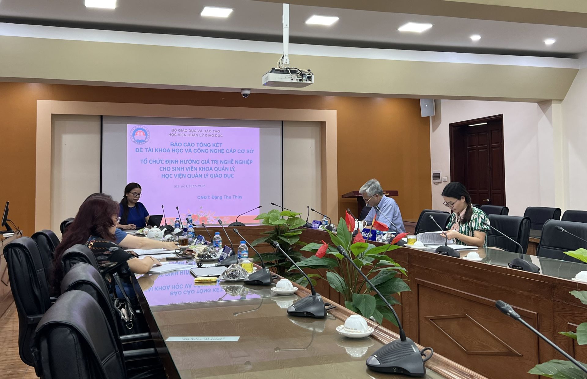 ĐÁNH GIÁ NGHIỆM THU ĐỀ TÀI KH&CN CẤP CƠ SỞ “Tổ chức định hướng giá trị nghề nghiệp cho sinh viên khoa Quản lý, 888B19 phiên bản mới Quản lý 888B com đăng nhập”