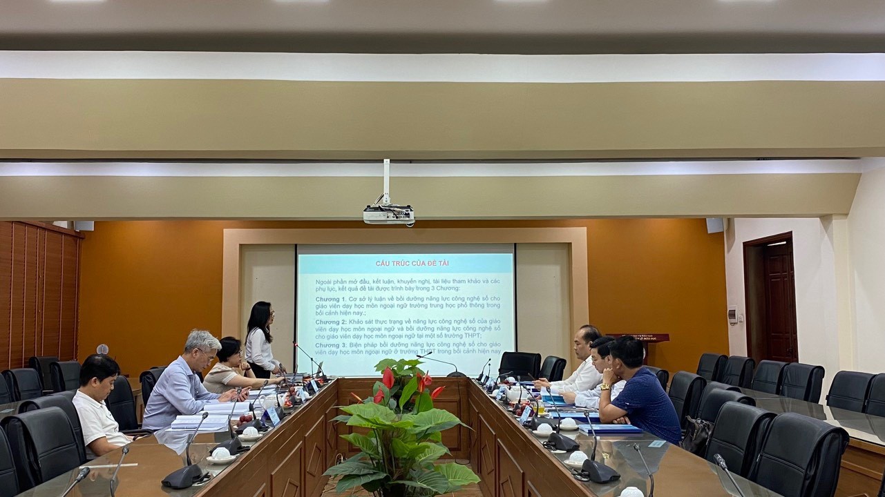 ĐÁNH GIÁ, NGHIỆM THU CẤP CƠ SỞ ĐỀ TÀI KHOA HỌC VÀ CÔNG NGHỆ CẤP BỘ “TỔ CHỨC BỒI DƯỠNG NĂNG LỰC CÔNG NGHỆ SỐ CHO GIÁO VIÊN TRONG DẠY HỌC MÔN NGOẠI NGỮ Ở TRƯỜNG TRUNG HỌC PHỔ THÔNG TRONG BỐI CẢNH HIỆN NAY”