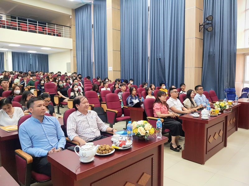 Gặp mặt tân sinh viên K17 – Khoa Quản lý
