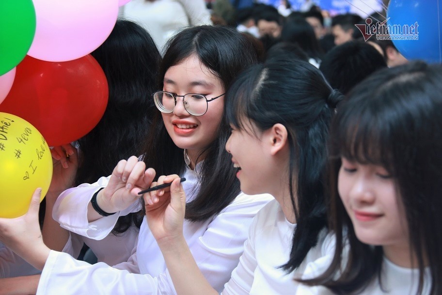 Bộ trưởng 888B.com km cá độ bóng đá ra Chỉ thị năm học mới
