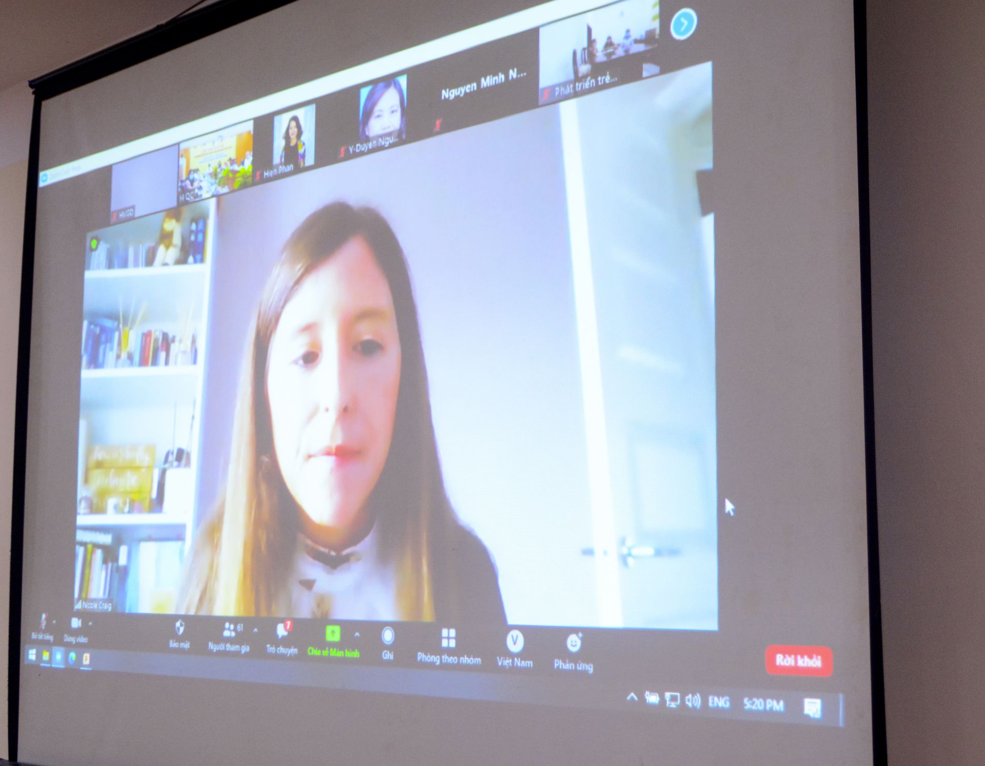 TS. Nicole Craig, Trường Đại học Hoàng gia Belfast (Vương Quốc Anh)
