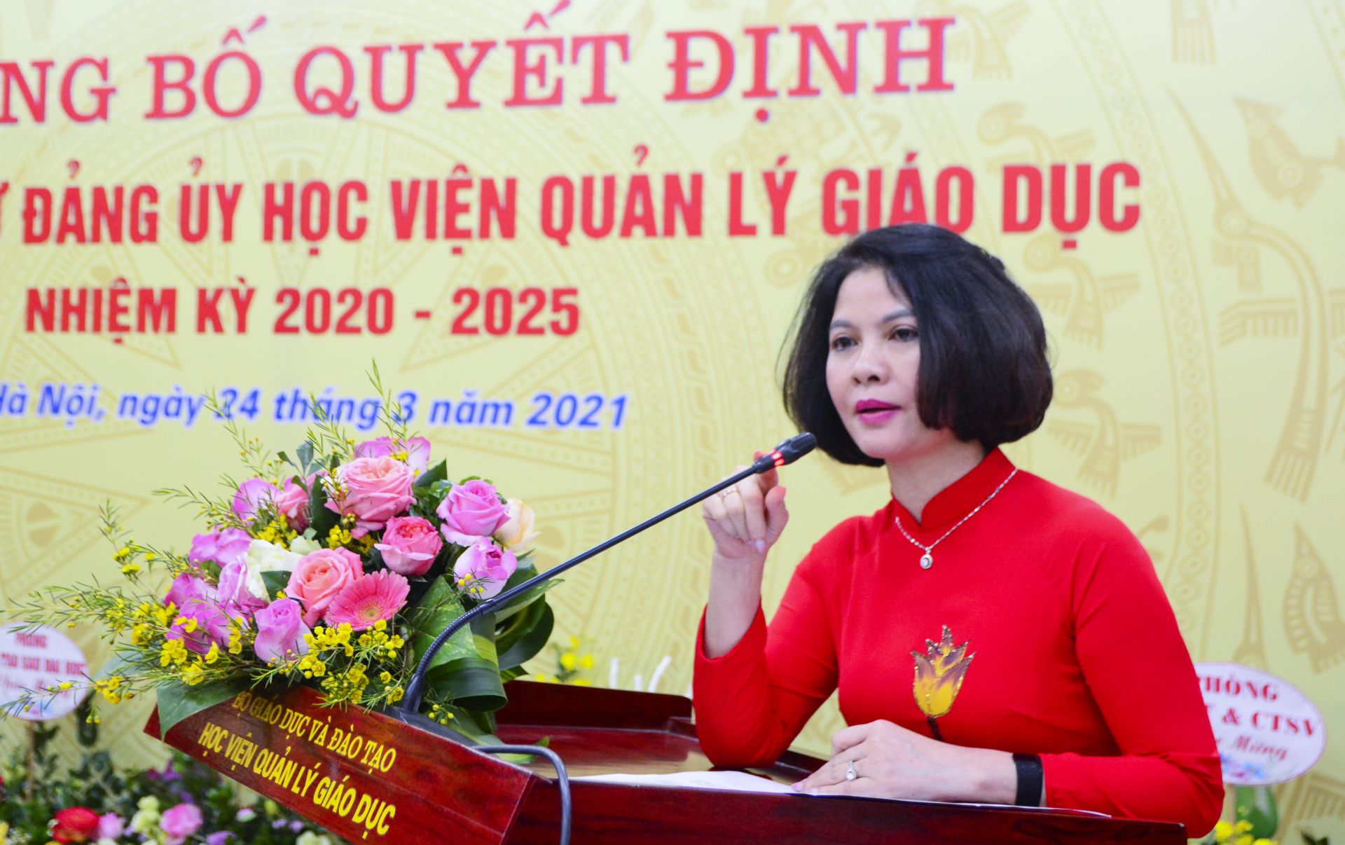 PGS.TS Nguyễn Thị Thu Hằng phát biểu nhận nhiệm vụ
