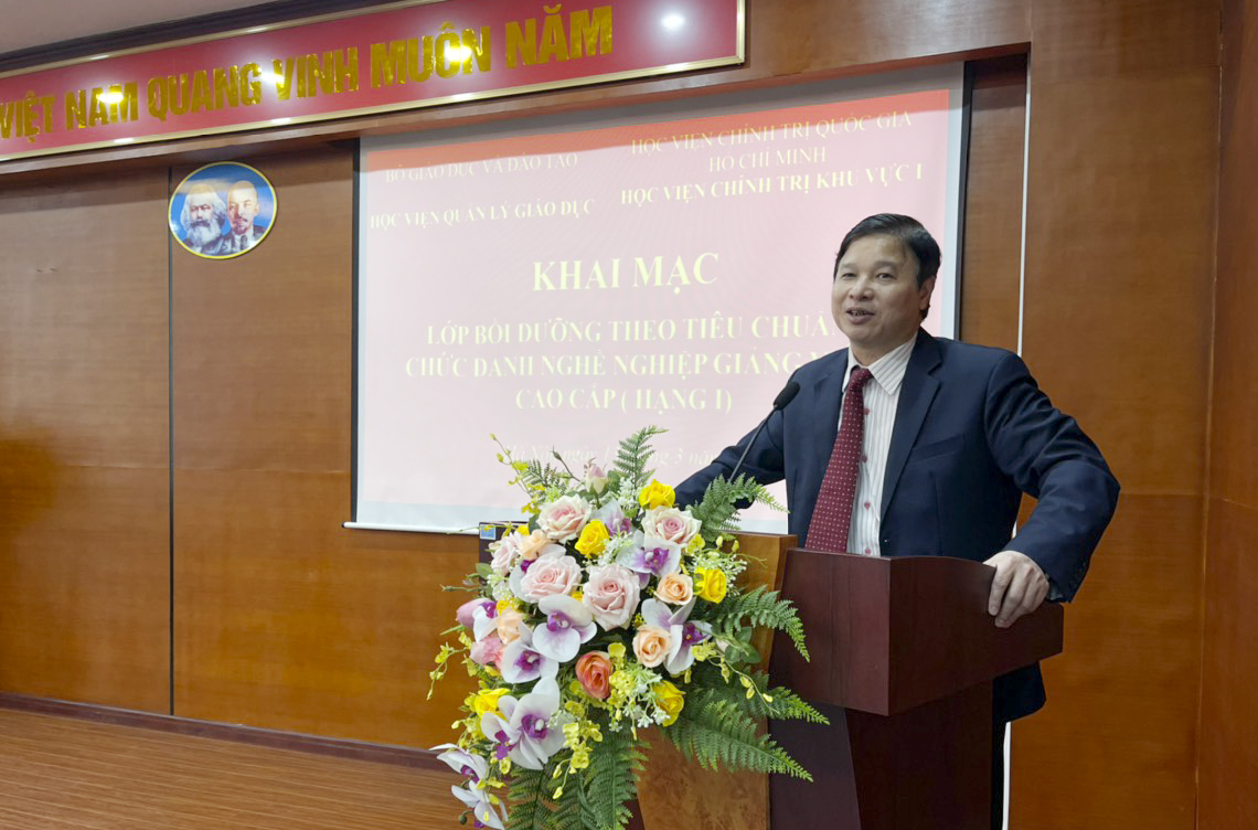 GS.TS Phạm Quang Trung, Giám đốc Học viện Quản lý giáo dục phát biểu khai mạc Khóa bồi dưỡng