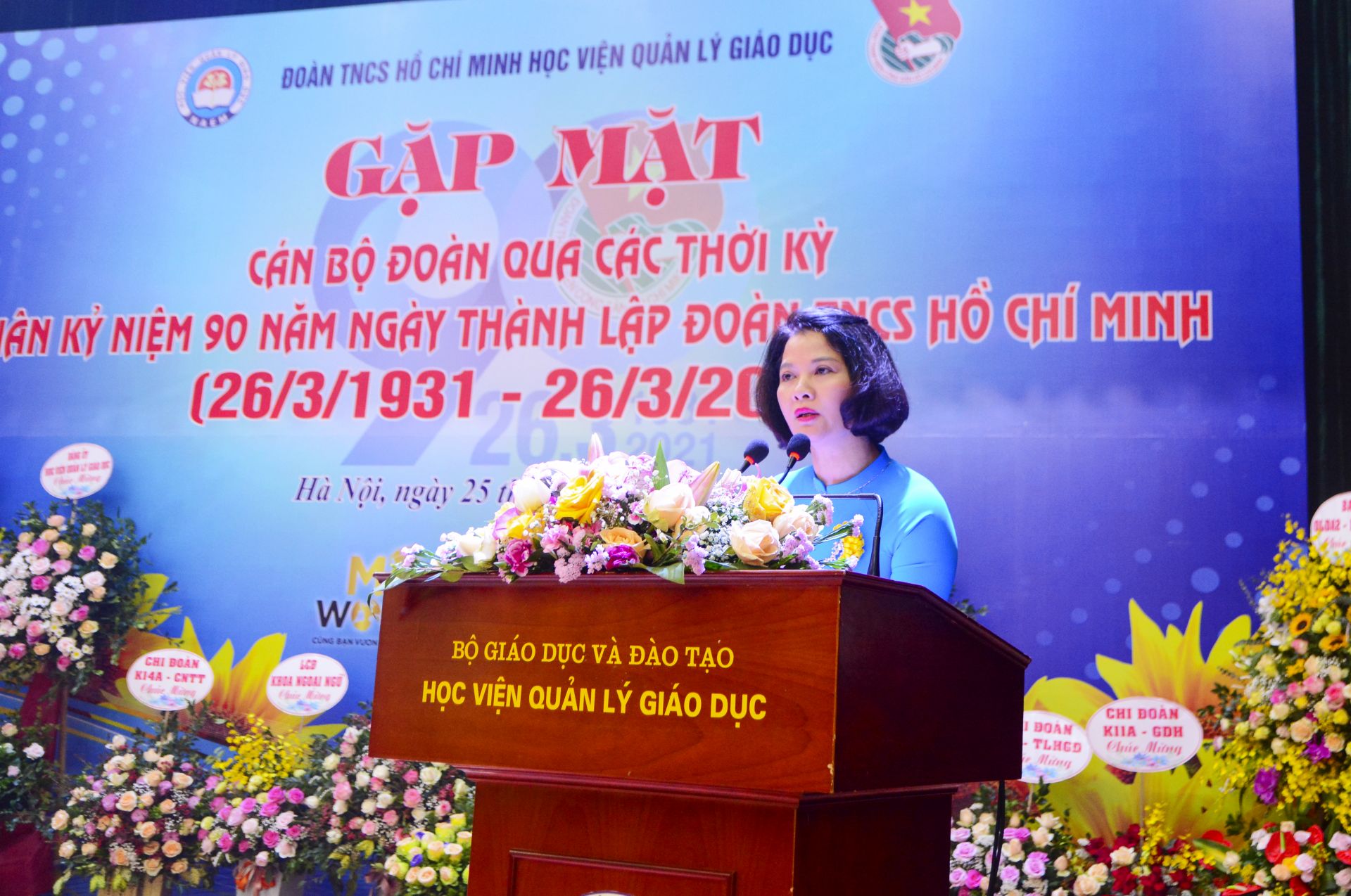 PGS.TS Nguyễn Thị Thu Hằng chia sẻ với các em Đoàn viên- 888B nhà cái Học viện Quản lý giáo dục