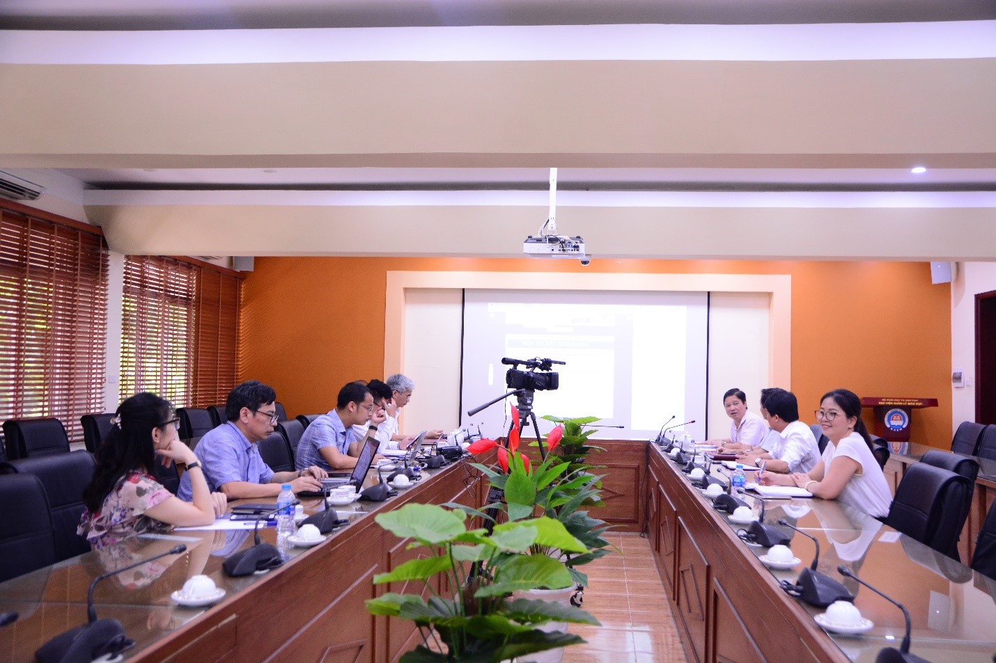 Quang cảnh cuộc họp trực tuyến gồm 07 Trường Sư phạm và Học viện Quản lý giáo dục với Ban Quản lý Chương trình ETEP, Bộ Giáo dục và Đào tạo