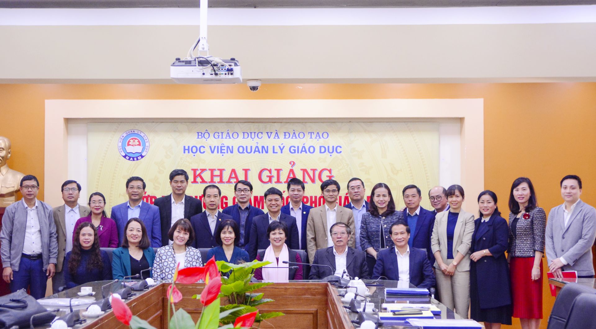 Ban tổ chức lớp học và các học viên K4 chương trình bồi dưỡng Giám đốc, Phó Giám đốc Sở Giáo dục và Đào tạo tổ chức tại Học viện Quản lý giáo dục