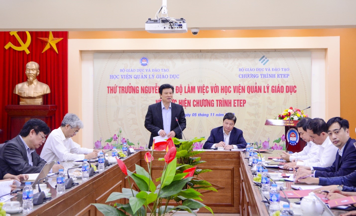 Quang cảnh buổi làm việc
