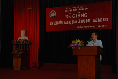 Bế giảng lớp bồi dưỡng cán bộ quản lý 888B com đăng nhập khóa 63