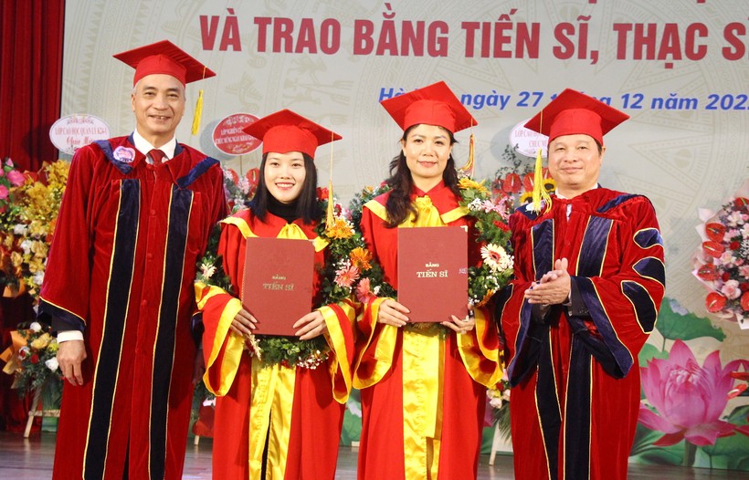 888B19 phiên bản mới Quản lý 888B com đăng nhập trao bằng tiến sĩ, thạc sĩ năm 2022
